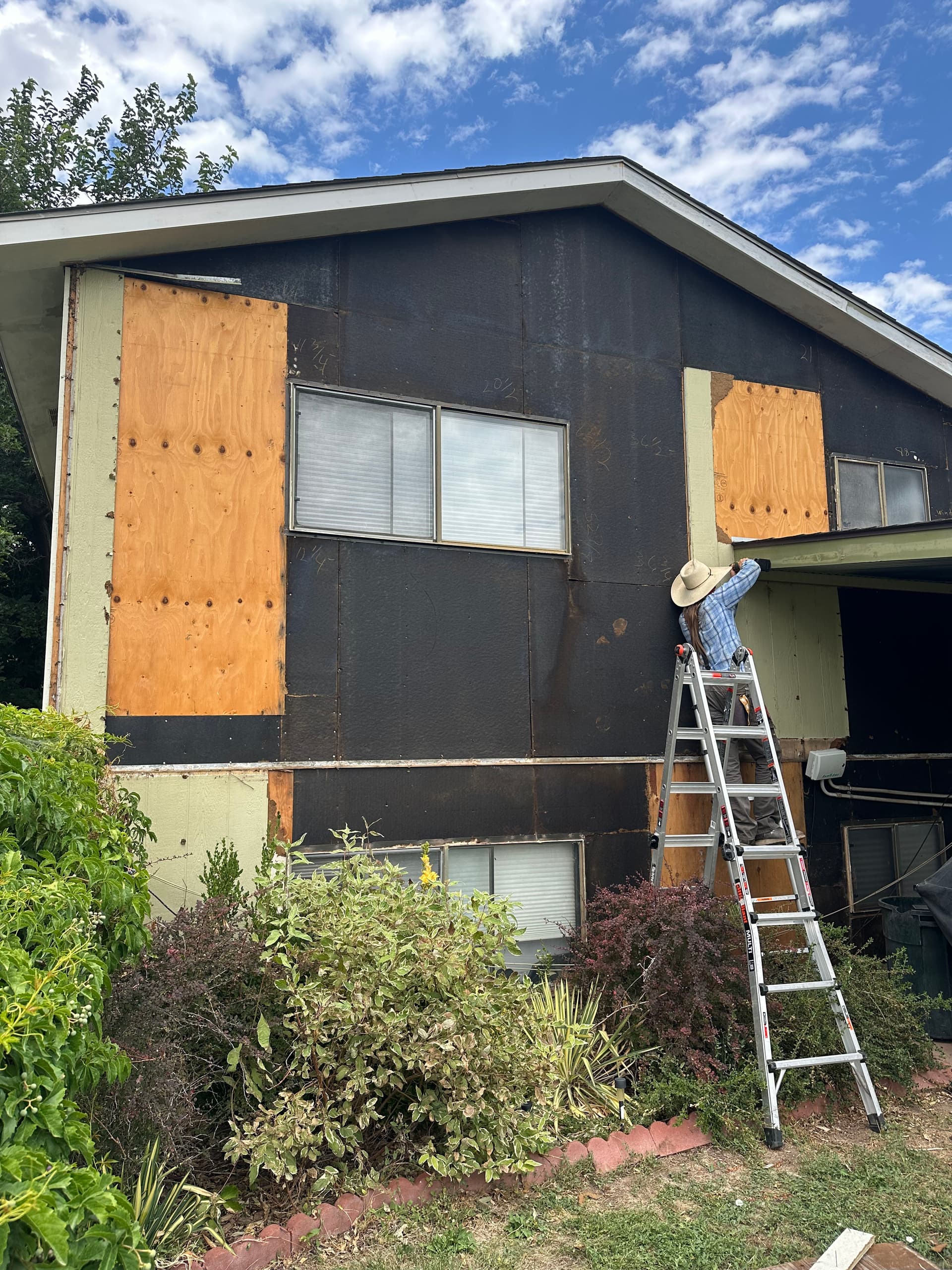 Gallery photos for One Wall Turned Into a Full House James Hardie Siding Upgrade: Image #2