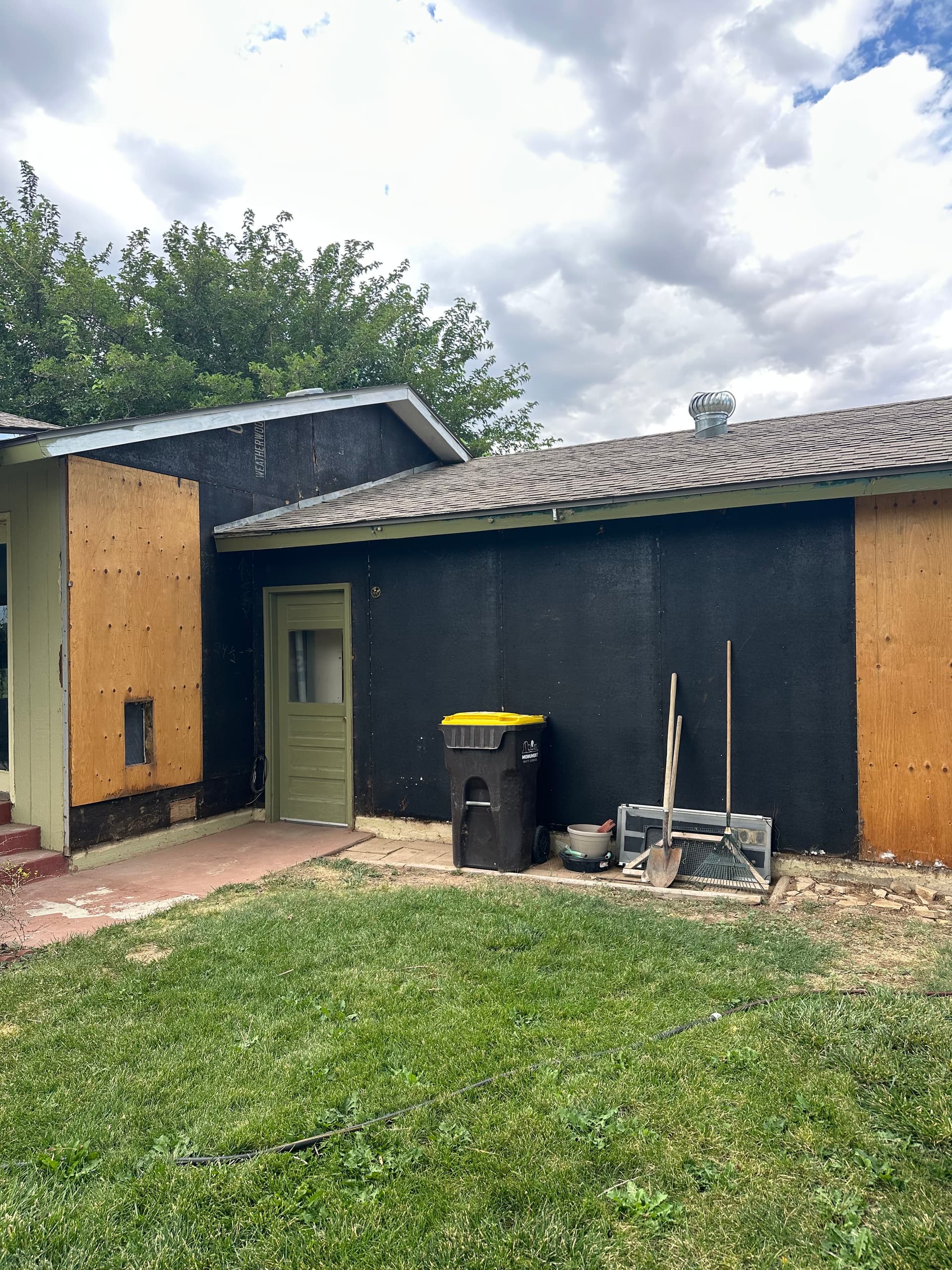 Gallery photos for One Wall Turned Into a Full House James Hardie Siding Upgrade: Image #3