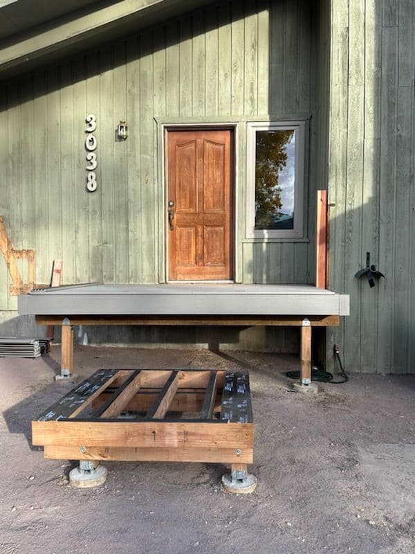 Gallery photos for Crafting a Stunning Trex Deck with Stairs: Image #1