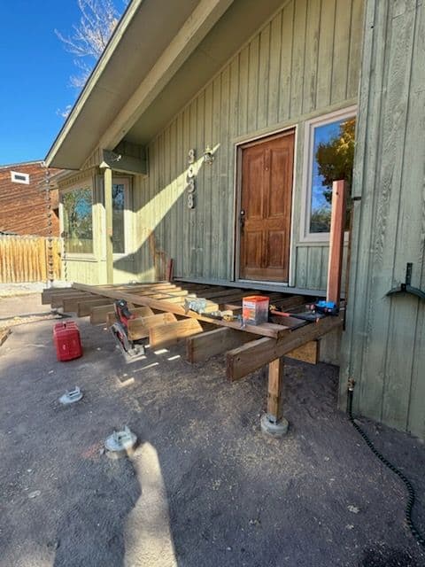 Gallery photos for Crafting a Stunning Trex Deck with Stairs: Image #2