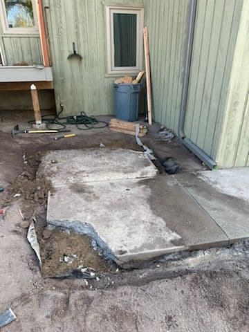 Gallery photos for Transforming a Front Yard with a New Wooden Deck: Image #3